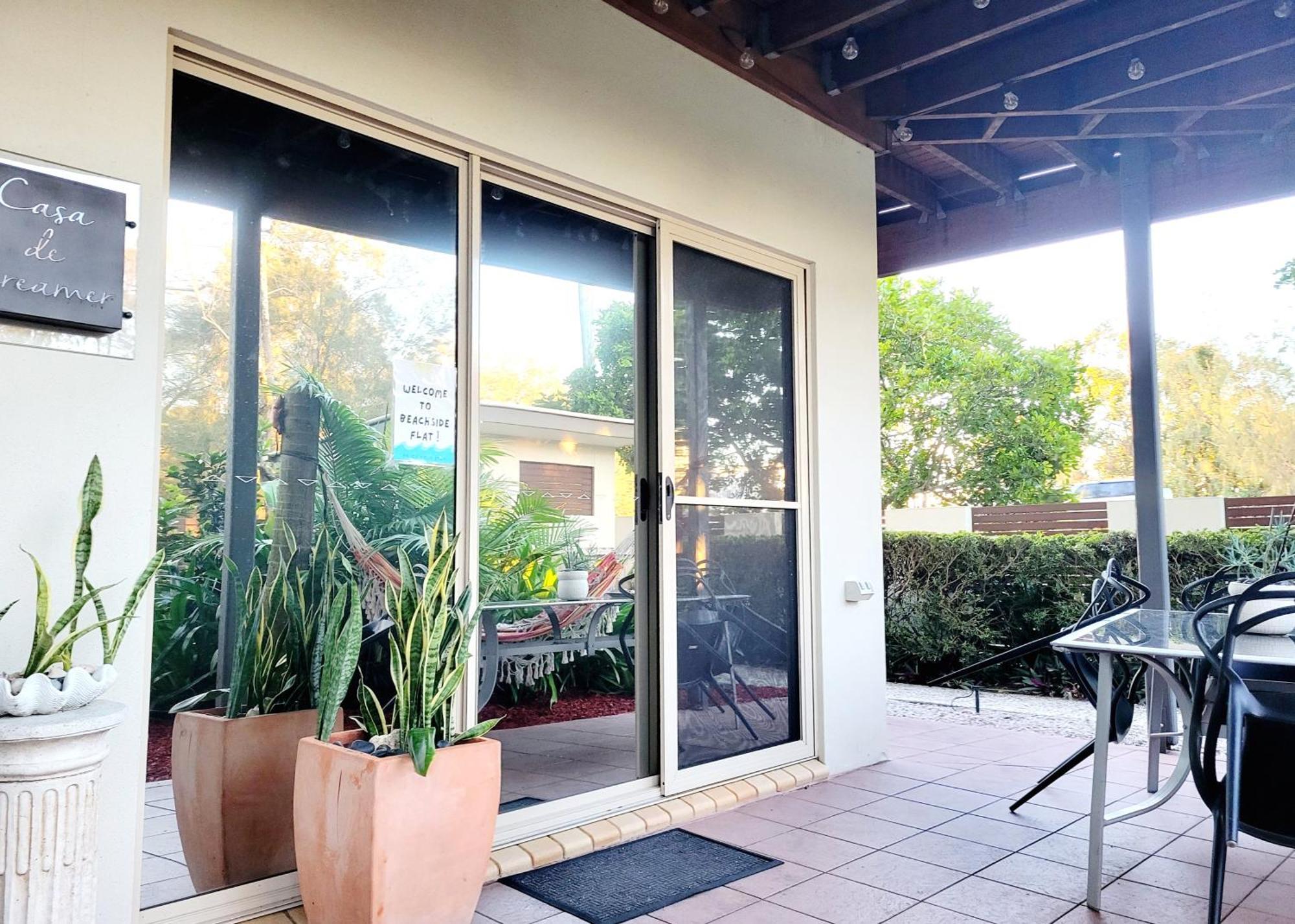 Beachside One Bedroom Flat Retreat Maroochydore Exterior photo
